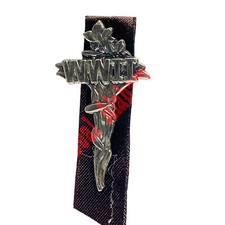 Fita preta memorial da Segunda Guerra Mundial com chapéu de dispositivo cruzado ou pino de lapela, 2-1/8" x 7/8" comprar usado  Enviando para Brazil