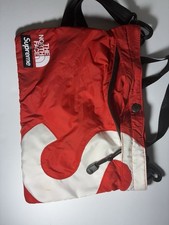 North face supreme for sale  Media