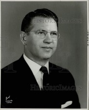 1965 Press Photo Senator Vance Hartke de Indiana - kfa01834 comprar usado 1965 Press Photo Senator Vance Hartke de Indiana - kfa01834 comprar usado  Enviando para Brazil