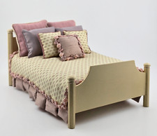 Casa de bonecas miniatura exclusiva cama vestida de seda e algodão com travesseiros Alice Fine 1:12, usado comprar usado  Enviando para Brazil