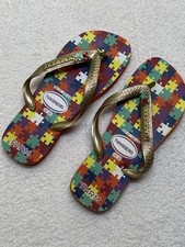 Chinelos Havaianas "Farm" EUA tamanho 4/5 peça quebra-cabeça masculina consciência autismo comprar usado  Enviando para Brazil
