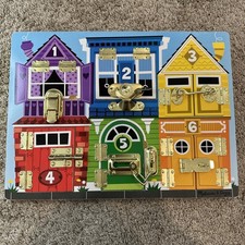 Tábua de travas Melissa & Doug brinquedo de madeira fechaduras para casa atividade aprendizado #3785 comprar usado Tábua de travas Melissa & Doug brinquedo de madeira fechaduras para casa atividade aprendizado #3785 comprar usado  Enviando para Brazil