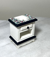 Casa de bonecas ARTISAN OOAK pintado à mão assinado mesa final suporte noturno miniatura 1:12 comprar usado  Enviando para Brazil