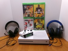 XBOX ONE S VERSÃO BRANCA + FONES DE OUVIDO E 4 JOGOS LEGAIS NENHUM TESTADO ÓTIMO PARA PEÇAS comprar usado XBOX ONE S VERSÃO BRANCA + FONES DE OUVIDO E 4 JOGOS LEGAIS NENHUM TESTADO ÓTIMO PARA PEÇAS comprar usado  Enviando para Brazil