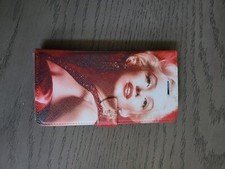 Capa telefone Madonna vermelha com protetor de tela - Não usada, mas aberta - Para J7 PRIME, usado comprar usado  Enviando para Brazil