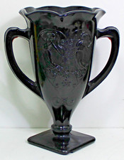 Vaso troféu ametista preta de vidro vintage 1930 LE SMITH em relevo ninfas dançantes comprar usado  Enviando para Brazil