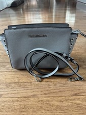 Usado, Bolsa carteiro MICHAEL KORS Selma Stud média (nova sem etiquetas, nunca foi usada) comprar usado  Enviando para Brazil