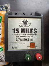Conjunto de cerca elétrica American Farm Works 15 milhas com isoladores alimentados por CA, usado comprar usado  Enviando para Brazil