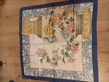 Foulard valentino soie d'occasion  Chindrieux