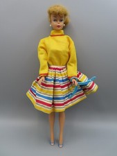 Roupas vintage Barbie CLONE saia listrada reunida camiseta sapatos SEM BONECA comprar usado  Enviando para Brazil