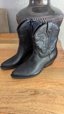 Guess black counts for sale  BRIGHTON
