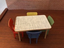 Mesa de cozinha para casa de bonecas Lundby com quatro cadeiras (duas repintadas) escala 1:16 retrô comprar usado  Enviando para Brazil