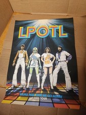 ASSINADO Último Podcast à Esquerda Mama Mia Tour Pôster LPOTL Autografado comprar usado  Enviando para Brazil