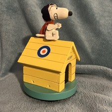 Vintage 1968 SNOOPY Red Baron on the Dog House Caixa de Música de Madeira comprar usado  Enviando para Brazil