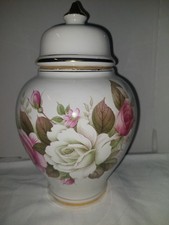 Porzellanvase deckelvase 27cm gebraucht kaufen Porzellanvase deckelvase 27cm gebraucht kaufen  Bischofsheim i.d.Rhoen