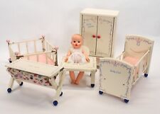 Mueble Dolly 5 Piezas + Muñeca Bebé Vogue 8" - Parque Infantil/Cuna/Licitación/Armario/Baño segunda mano  Embacar hacia Mexico