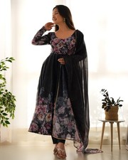 Robe créateur indien d'occasion  Expédié en France