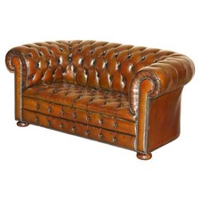 SOFÁ CLUBE COURO MARROM RESTAURADO 165 CM DE LARGURA CHESTERFIELD TOTALMENTE TUFADO DOIS LUGARES comprar usado SOFÁ CLUBE COURO MARROM RESTAURADO 165 CM DE LARGURA CHESTERFIELD TOTALMENTE TUFADO DOIS LUGARES comprar usado  Enviando para Brazil