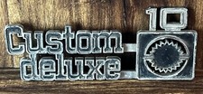 Emblema vintage OEM 1973-1980 Chevy Custom Deluxe 10 C10 Fender PN 349682-3 comprar usado  Enviando para Brazil
