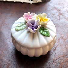 Porcelain candy box d'occasion  Expédié en Belgium