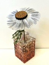 Usado, Flor de papel artesanal 6,5x3x2” OD com mini vaso de vidro colorido comprar usado Usado, Flor de papel artesanal 6,5x3x2” OD com mini vaso de vidro colorido comprar usado  Enviando para Brazil