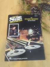 Dan Dean The Studio Bassist raro livro de baixo, guias + disco demo 1984 Vol#3 comprar usado Dan Dean The Studio Bassist raro livro de baixo, guias + disco demo 1984 Vol#3 comprar usado  Enviando para Brazil