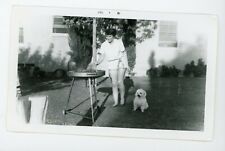 Churrasqueira no quintal - mulher na churrasqueira - cachorro de estimação foto instantânea encontrada vintage, usado comprar usado  Enviando para Brazil