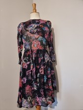 Superbe robe fleurie d'occasion  Hergnies