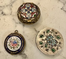 Lot piluliers émaillés d'occasion  Vaulx-en-Velin