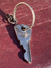 Chaveiro Vintage PAPAIZ Feito no Brasil Appx 1-3/4” Tom Prata com Chaveiro comprar usado  Enviando para Brazil