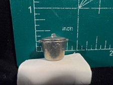 Miniaturas vintage para casa de bonecas acessórios de cozinha de metal tampa de panela de metal alemã, usado comprar usado Miniaturas vintage para casa de bonecas acessórios de cozinha de metal tampa de panela de metal alemã, usado comprar usado  Enviando para Brazil