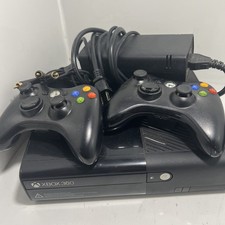 Microsoft Xbox 360 modelo 1538 2 controles, cabo de alimentação, cabos AV funciona bem comprar usado  Enviando para Brazil