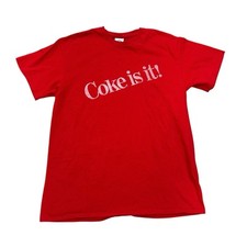 Camiseta Coca Cola “Coke is it!” comprar usado  Enviando para Brazil