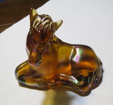 Estatueta de potro de cavalo vintage pintada à mão em vidro Fenton âmbar iridescente assinada comprar usado  Enviando para Brazil