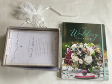 Usado, 50 convites de casamento e cartões de resposta e livro de planejador de casamento e uma pulseira comprar usado  Enviando para Brazil