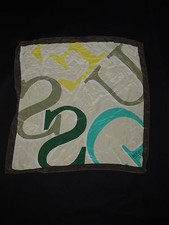 Foulard soie guess d'occasion  Solliès-Pont