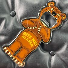 EUA🇺🇸ÍMÃ DE GELADEIRA DE METAL✅LEMBRANÇA ABRIDOR DE GARRAFA DE CERVEJA ALASKA BITE ME BEAR🎗 comprar usado  Enviando para Brazil