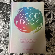 The Mood Book: Crystals, Oils, and Rituals to Elevate Your Spirit Mercree, A... comprar usado  Enviando para Brazil