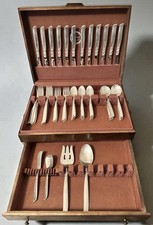 1955 Oneida South Seas Community conjunto folheado a prata 74 peças configuração para 11 com caixa, usado comprar usado 1955 Oneida South Seas Community conjunto folheado a prata 74 peças configuração para 11 com caixa, usado comprar usado  Enviando para Brazil