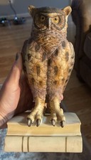 Estátua de porcelana autografada grande coruja com chifres grandes em livros Andrea por Sadek 9" comprar usado  Enviando para Brazil