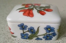 Petite boîte porcelaine d'occasion  Saint-Loubès