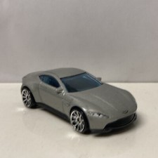 2014 2015 Aston Martin DB10 colecionável escala 1/64 modelo diorama fundido comprar usado 2014 2015 Aston Martin DB10 colecionável escala 1/64 modelo diorama fundido comprar usado  Enviando para Brazil