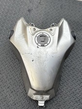 Tanque de combustível Honda CB1000R 2021 9.716 milhas prata genuíno, usado comprar usado Tanque de combustível Honda CB1000R 2021 9.716 milhas prata genuíno, usado comprar usado  Enviando para Brazil