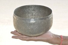 Tigela artesanal antiga de metal branco formato redondo gravada, usado comprar usado  Enviando para Brazil