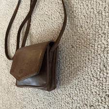 Bolsa tiracolo elegante local e global marrom toda de couro unissex 6,5 L X 5" A comprar usado  Enviando para Brazil