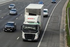 Foto de caminhão T25 6x4 DX73 VJK Volvo Spar [M1 Sharp Lane Leeds 17.10.24] CS comprar usado  Enviando para Brazil