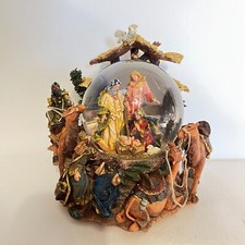 Globo de neve musical de Natal poliestone com presépio com três homens sábios, usado comprar usado  Enviando para Brazil
