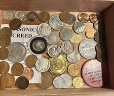 Caixa de charuto extravagante de moedas mistas dos EUA e estrangeiras, token, moeda de contra-selo comprar usado  Enviando para Brazil