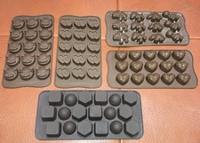 Lote de 6 moldes de silicone para chocolates/carmelos/gomas (corações, porcos, dinossauros), usado comprar usado  Enviando para Brazil