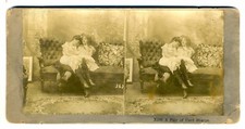 STEREOVIEW – CA 1900 – RISQUE -DUAS MULHERES JOVENS SEMI-VESTIDAS NO SOFÁ, usado comprar usado  Enviando para Brazil